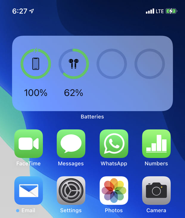 Battery Widget on top of iPhone Home Screen for better organization